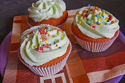 Zitronen - Cupcakes mit Waldmeister - Frischkäse - Creme 26