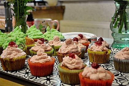Zitronen - Cupcakes mit Waldmeister - Frischkäse - Creme 47