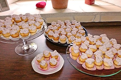 Zitronen - Cupcakes mit Waldmeister - Frischkäse - Creme 44