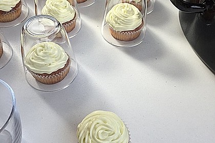 Zitronen - Cupcakes mit Waldmeister - Frischkäse - Creme 14