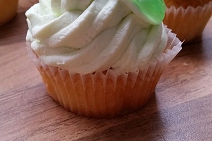 Zitronen - Cupcakes mit Waldmeister - Frischkäse - Creme 7
