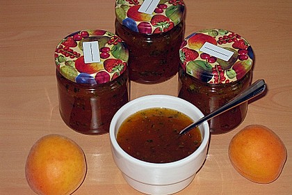 Marillenkonfit&uuml;re mit Pistazien