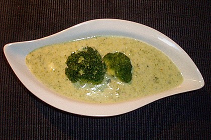 Brokkolicremesuppe mit Roquefort 1