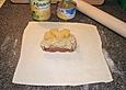 Kasseler in Bl&auml;tterteig mit Sauerkraut und Ananas