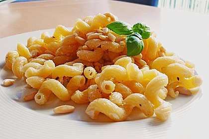 Pinienkern - Frischk&auml;se - Nudeln