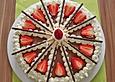 Mikado Erdbeer - Torte mit wei&szlig;er Schokolade