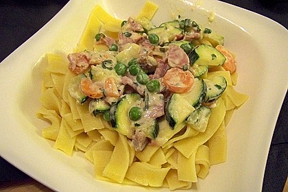 Bandnudeln mit Gem&uuml;sesauce