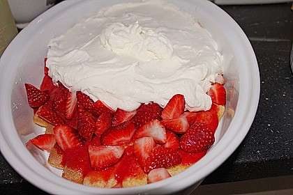 Joghurt - Tiramisu mit Erdbeeren 2