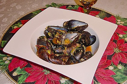 Miesmuscheln in Tomate mit geröstetem Knoblauchciabatta 8