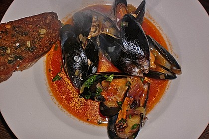 Miesmuscheln in Tomate mit geröstetem Knoblauchciabatta 2