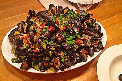 Miesmuscheln in Tomate mit geröstetem Knoblauchciabatta 1