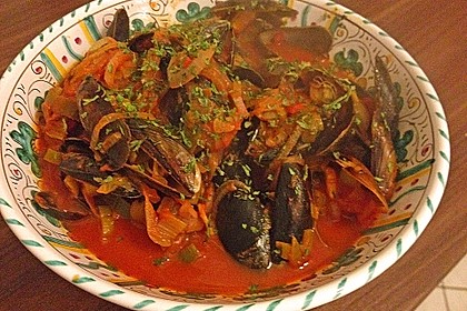 Miesmuscheln in Tomate mit geröstetem Knoblauchciabatta 19