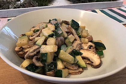 Schnelle Champignon Zucchini Pfanne Von Lariane Chefkoch De