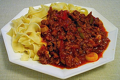 Tagliatelle mit Fr&uuml;hlingszwiebel - Paprika - Bolognese