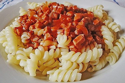 Makkaroni mit Tomatensoße nach Ossi - Art
