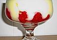 Vanillepudding auf Erdbeeren