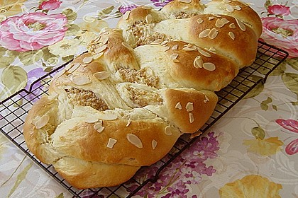 ma - jas gef&uuml;llter Hefezopf 2