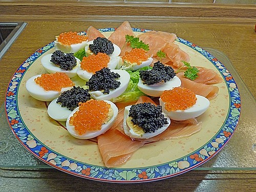 Russische Eier Mit Räucherlachs Und Kaviar — Rezepte Suchen