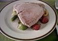 Gebratener Thunfisch auf warmem Spargelsalat