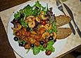 Pfl&uuml;cksalate mit Riesengarnelen und gebratenem Champignongem&uuml;se