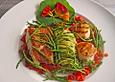 Rotbarschloin und Jakobsmuscheln mit B&auml;rlauchspagetti, Paprika und Salicorne
