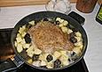 Putenoberkeule mit &Auml;pfeln und Pflaumen