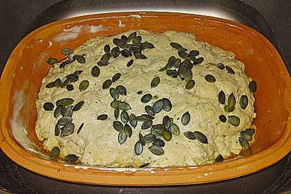 Saftiges K&uuml;rbiskern - Joghurt Brot 2