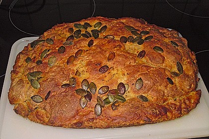 Saftiges K&uuml;rbiskern - Joghurt Brot 3