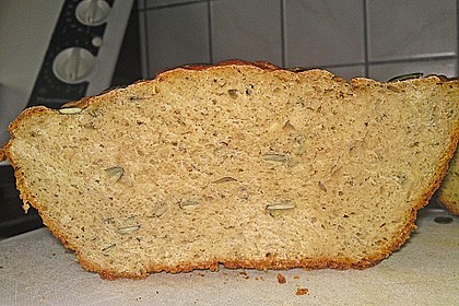 Saftiges K&uuml;rbiskern - Joghurt Brot 4