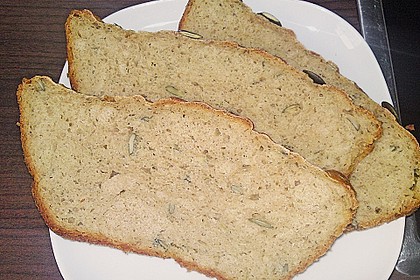 Saftiges K&uuml;rbiskern - Joghurt Brot 5