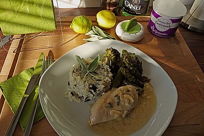 H&auml;hnchenbrust mit gr&uuml;nem Gem&uuml;se und Zitronen - Kr&auml;uter - Sauce