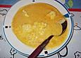 M&ouml;hrencremesuppe mit K&auml;sekl&ouml;&szlig;chen