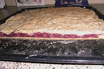 Gedeckter Kirschkuchen mit Frischk&auml;se