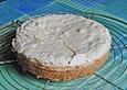 Baiserkuchen mit Rhabarber und Himbeeren