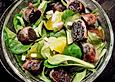 Speck - Pflaumen auf Feldsalat mit filetierten Orangen