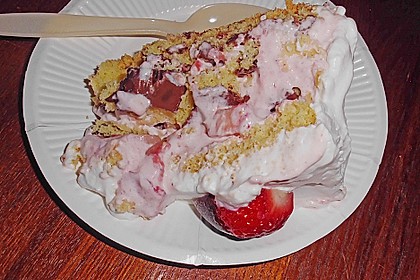 Erdbeer - Knispel - Torte 5