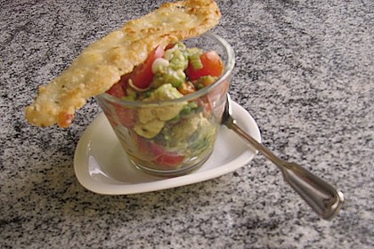 Avocado - Tomatencocktail mit Parmesanstange