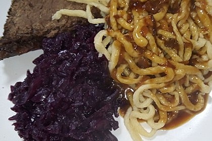 Sauerbraten mit Rotkohl und Kartoffelklößen 14
