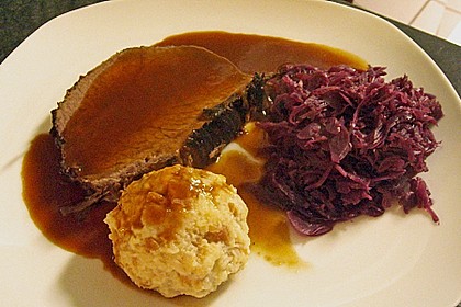 Sauerbraten mit Rotkohl und Kartoffelklößen 3