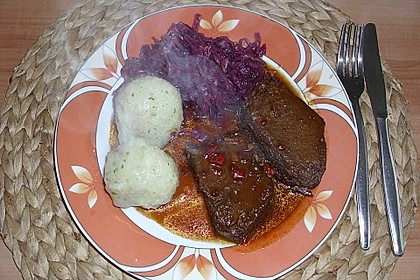Sauerbraten mit Rotkohl und Kartoffelklößen 10