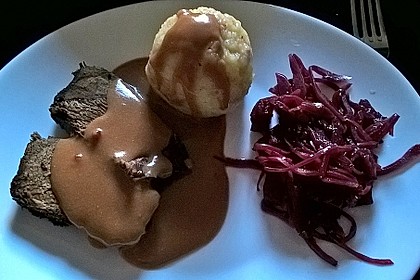 Sauerbraten mit Rotkohl und Kartoffelklößen 5