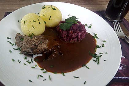 Sauerbraten mit Rotkohl und Kartoffelklößen 4