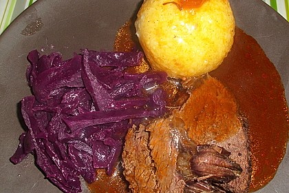 Sauerbraten mit Rotkohl und Kartoffelklößen 6