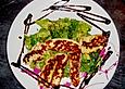Halloumi mit frischem Salat