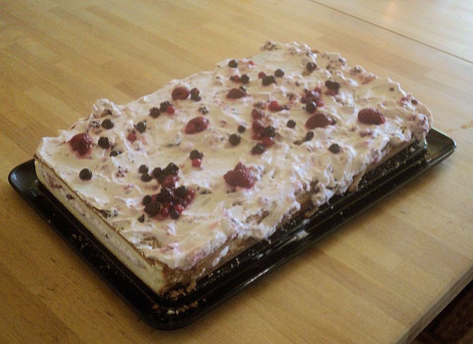 MandelCrepes mit Beeren und Sahne