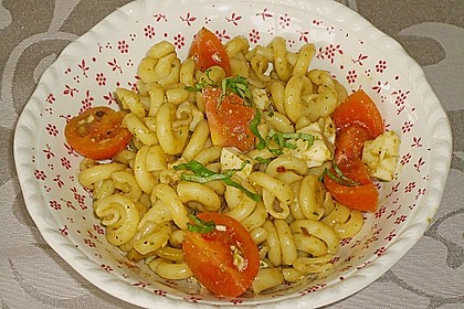 Nudelsalat mit Pesto alla Genovese