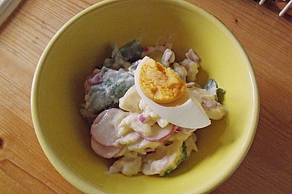 Kartoffelsalat in cremigem Ziegenfrischk&auml;se