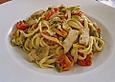 Tagliatelle mit Putenstreifen und Sesam