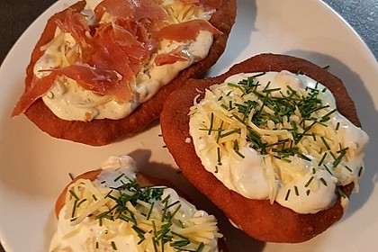 Ungarische Langos mit Knoblauchcreme und Käse 6