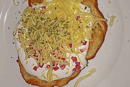 Ungarische Langos mit Knoblauchcreme und Käse 10
